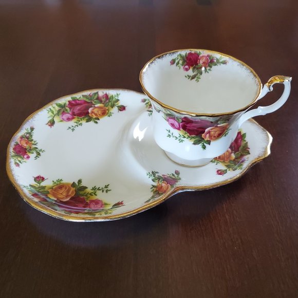 Old Country Roses Other - Old Country Roses by Royal Albert - Rare Vintage Snack Plate & Teacup